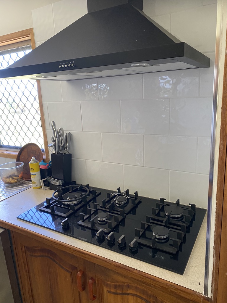 Upgraded LPG cooktop and extraction installation